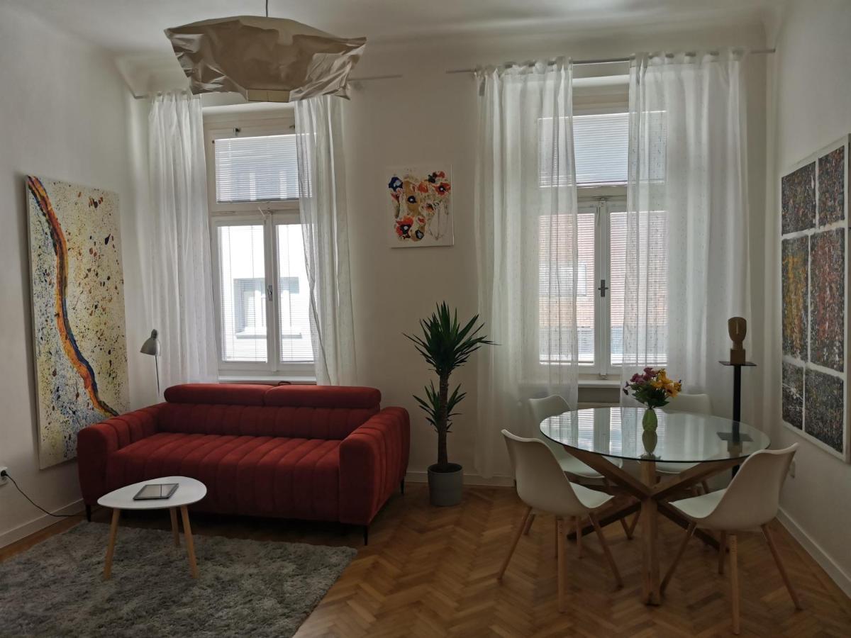 Downtown 3 Bdr Charm - Walk To All Attractions Bratislava Exteriör bild