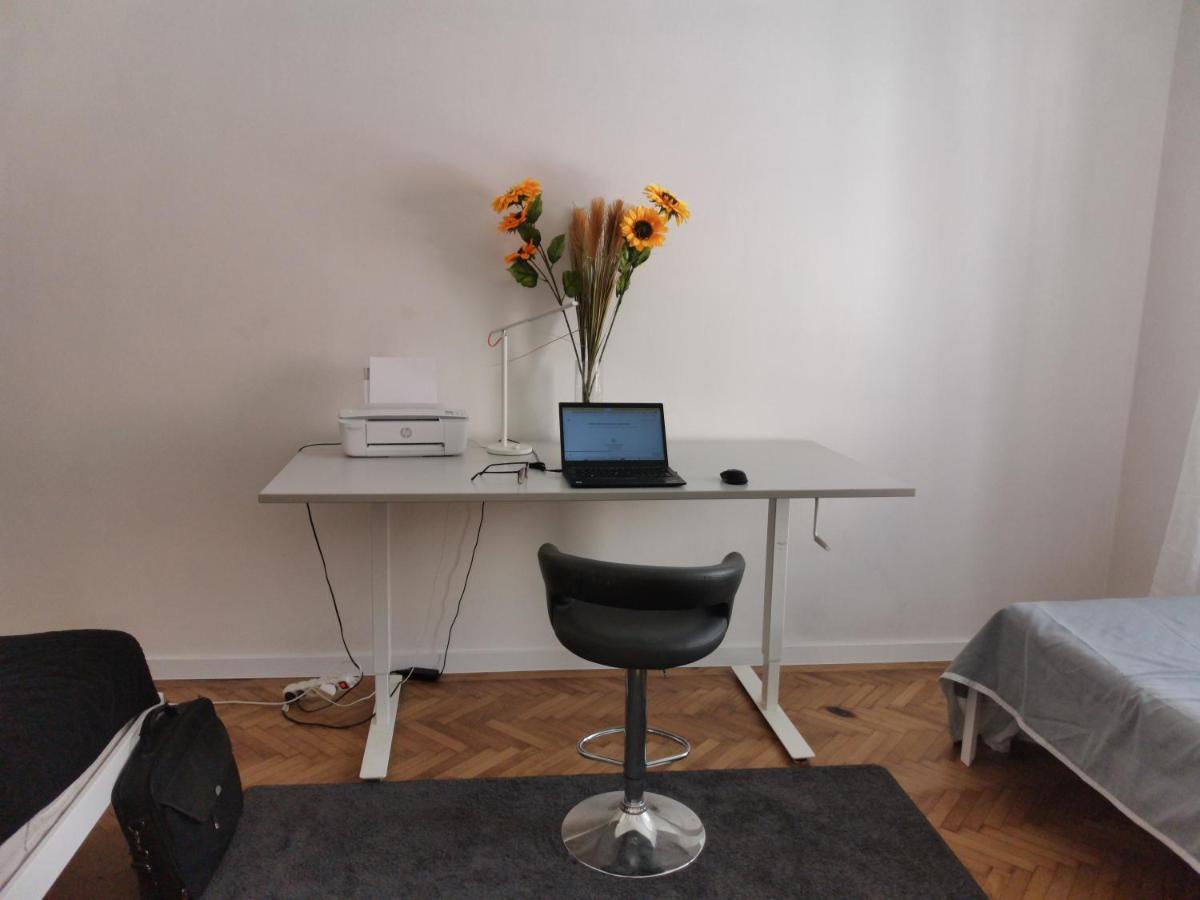 Downtown 3 Bdr Charm - Walk To All Attractions Bratislava Exteriör bild